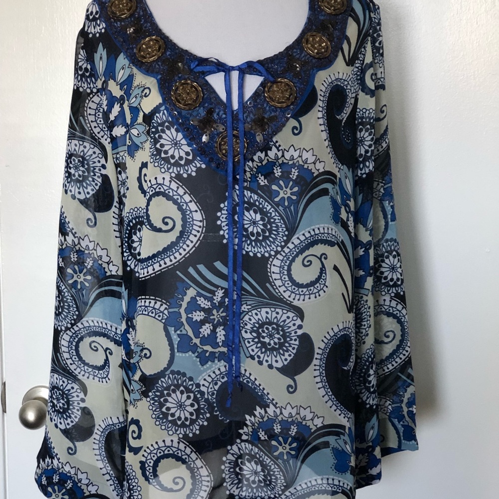 Kyra Blue/Black/White Metal Collar Blouse